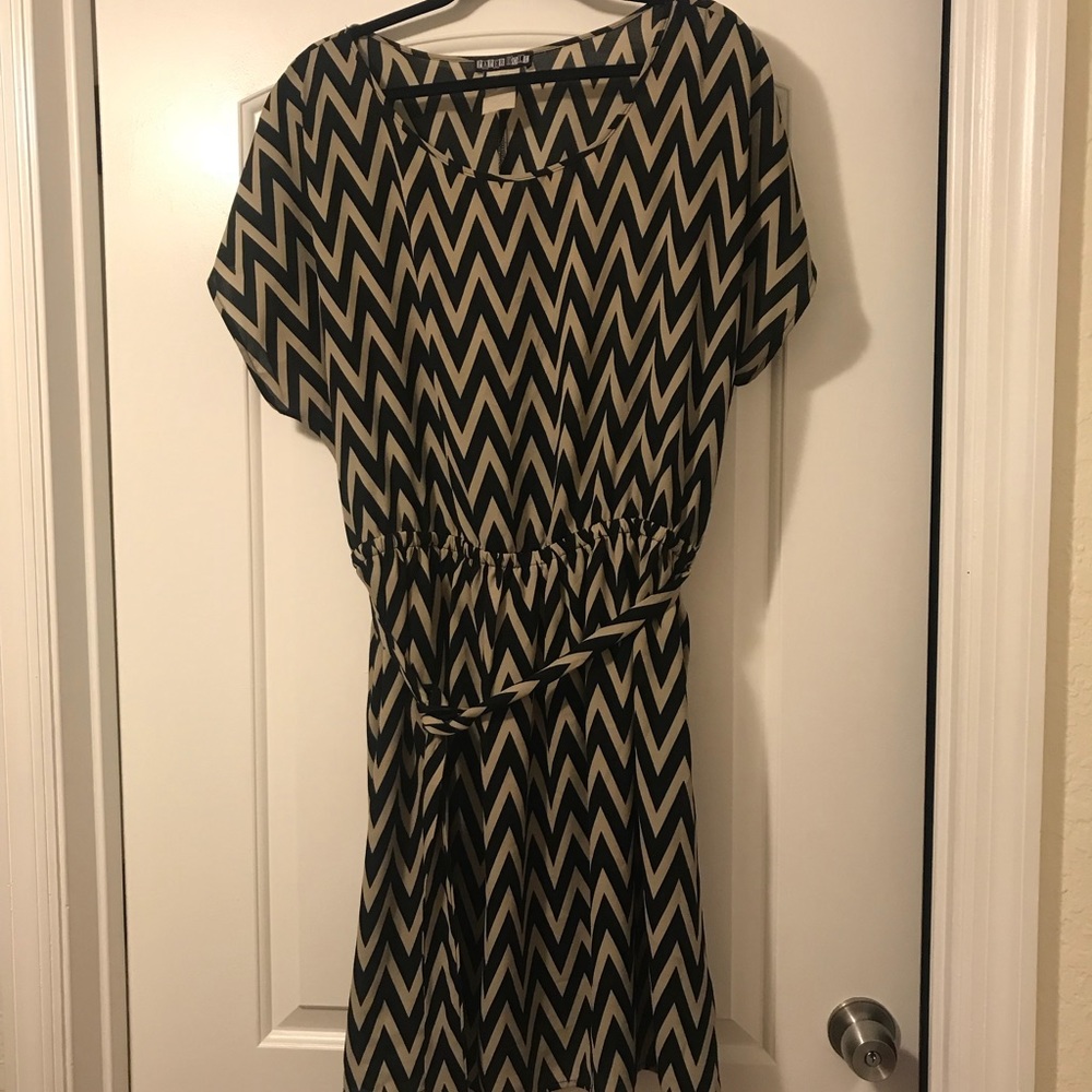 Chevron Dress - Picture 2 of 4